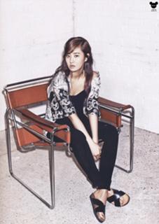 Kwon Yuri feet photo 10