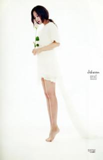 Kwon Yuri feet photo 9