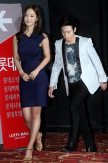 Kwon Yuri feet photo 7