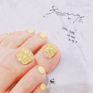Kwon Yuri feet photo 3