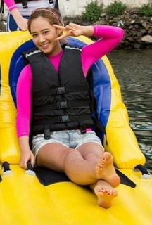 Kwon Yuri feet photo 2
