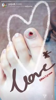 Kwon Yuri feet photo 10