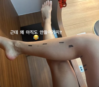 Kwon Yuri feet photo 3