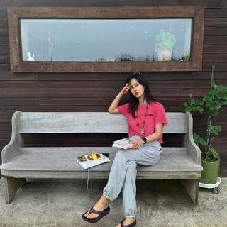 Kwon Yuri feet photo 16