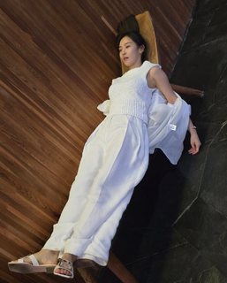 Kwon Yuri feet photo 1