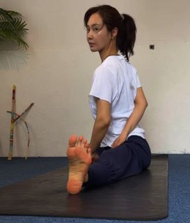 Kwon Yuri feet photo 4