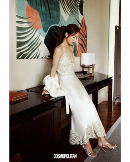Kwon Yuri feet photo 3