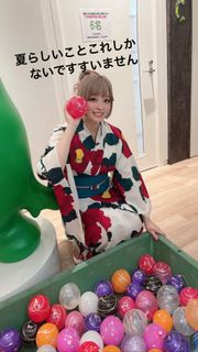 Kyary Pamyu Pamyu feet photo 12