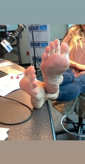 Kyle Unfug feet photo thumbnail