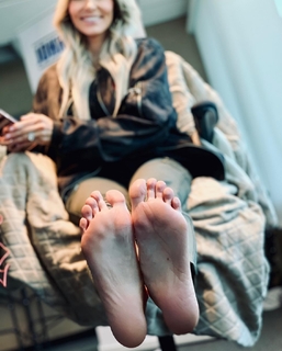 Kyle Unfug feet photo thumbnail