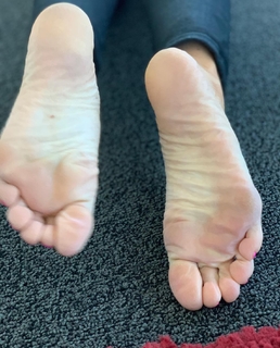 Kyle Unfug feet photo thumbnail