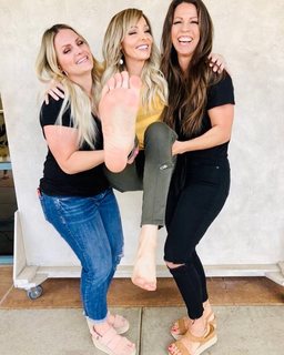 Kyle Unfug feet photo thumbnail