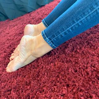 Kyle Unfug feet photo thumbnail