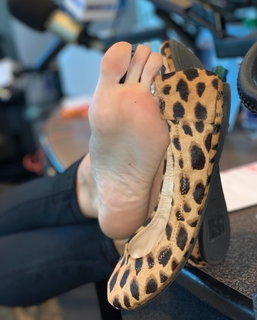 Kyle Unfug feet photo thumbnail