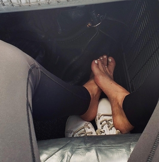 Kyle Unfug feet photo thumbnail