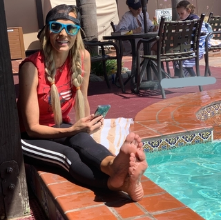 Kyle Unfug feet photo thumbnail