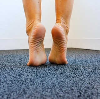 Kyle Unfug feet photo thumbnail