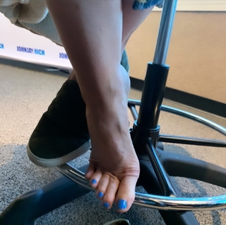 Kyle Unfug feet photo thumbnail