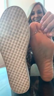 Kyle Unfug feet photo thumbnail