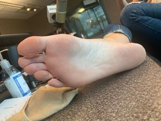 Kyle Unfug feet photo thumbnail