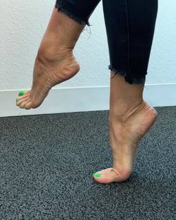 Kyle Unfug feet photo thumbnail
