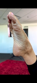 Kyle Unfug feet photo thumbnail
