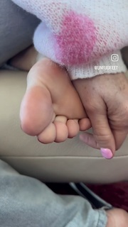 Kyle Unfug feet photo thumbnail