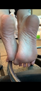 Kyle Unfug feet photo thumbnail