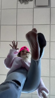 Kyle Unfug feet photo thumbnail