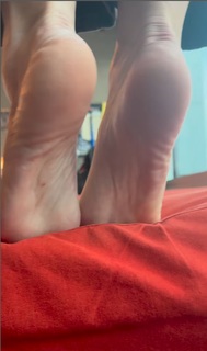Kyle Unfug feet photo thumbnail