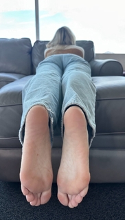 Kyle Unfug feet photo thumbnail