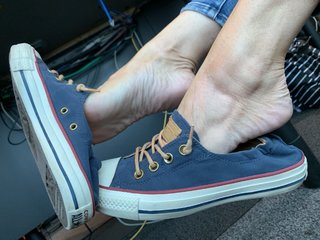 Kyle Unfug feet photo thumbnail