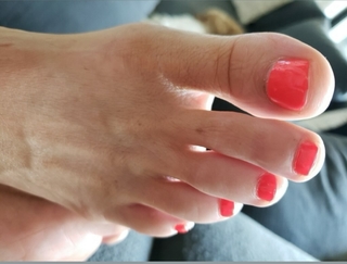 Kyle Unfug feet photo thumbnail