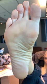 Kyle Unfug feet photo thumbnail