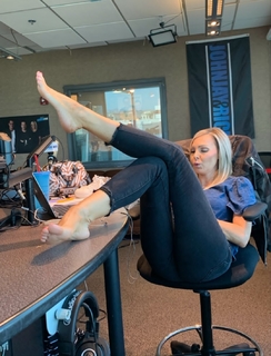 Kyle Unfug feet photo thumbnail