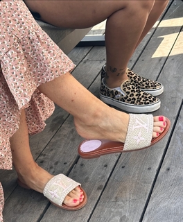Kyle Unfug feet photo thumbnail