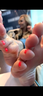 Kyle Unfug feet photo thumbnail