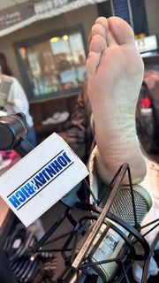 Kyle Unfug feet photo thumbnail