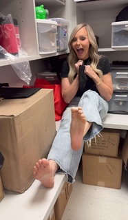 Kyle Unfug feet photo thumbnail