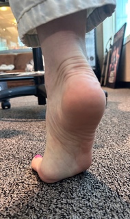 Kyle Unfug feet photo thumbnail