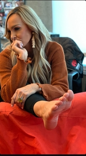 Kyle Unfug feet photo thumbnail