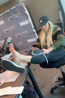 Kyle Unfug feet photo thumbnail