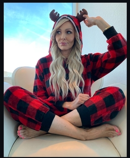 Kyle Unfug feet photo thumbnail