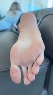 Kyle Unfug feet photo thumbnail