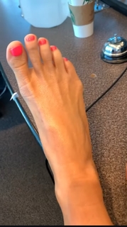Kyle Unfug feet photo thumbnail