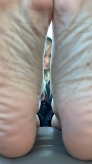 Kyle Unfug feet photo thumbnail
