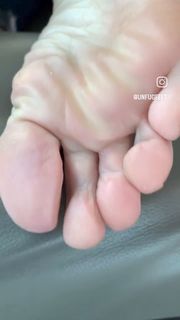 Kyle Unfug feet photo thumbnail