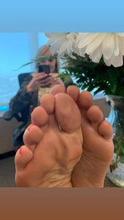 Kyle Unfug feet photo thumbnail