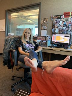 Kyle Unfug feet photo thumbnail