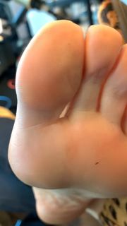Kyle Unfug feet photo thumbnail